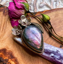 Load image into Gallery viewer, 50mm Purple Flash Labradorite Flower Pendant