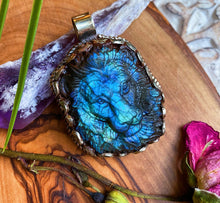 Load image into Gallery viewer, 50mm Labradorite Lion