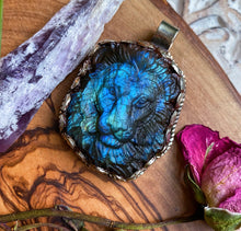 Load image into Gallery viewer, 50mm Labradorite Lion