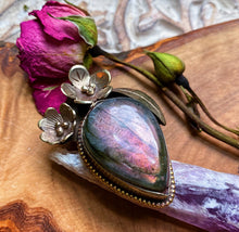 Load image into Gallery viewer, 50mm Purple Flash Labradorite Flower Pendant