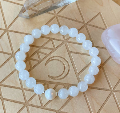 The Classic - White Agate + Freshwater Pearl + Sterling Silver - Stretch Bracelet