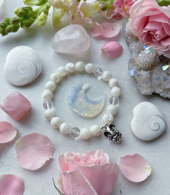 Mother Ocean - Mother of Pearl + Quartz + Ganesha