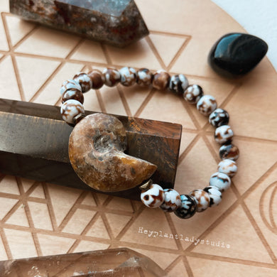 Scallywag - Ammonite + 6mm Fire Agate - Stretch Bracelet