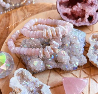 La Vie en Rose - Diamond Cut Morganite + Freshwater Pearls  - Stretch Bracelet