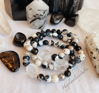 Pois Noir - Dalmatian Jade + Mother of Pearl + Black + White Fire Agate + Diamond Cut Clear Quartz Stretch Bracelet